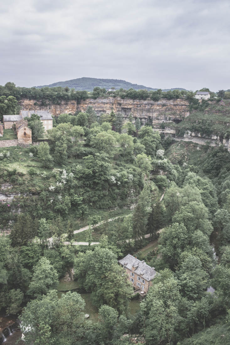Le village de Bozouls, en Aveyron, Occitanie.