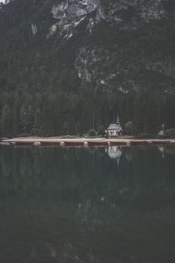 Le Lago di Braies (Pragser Wildsee), dans les Dolomites, en Italie