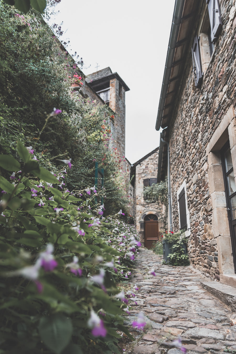 Brousse-le-Château, classé plus beau village de France, est un village aveyronnais situé en Occitanie.