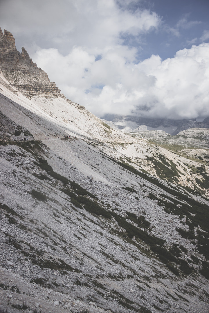 Les Tre Cime di Lavaredo, une randonnée grandiose dans un site incontournable des Dolomites, Italie.