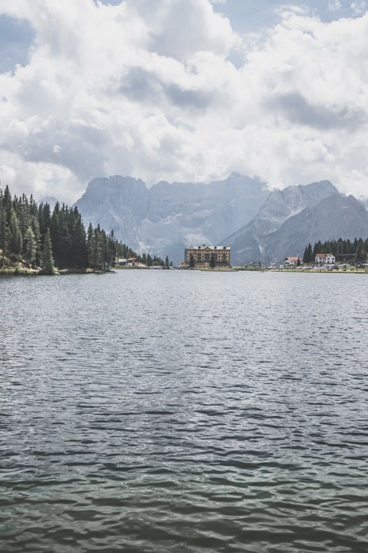 Le lago di Antorno de Misurina, sur la route des Tre Cime di Lavaredo, en Italie, Dolomites.