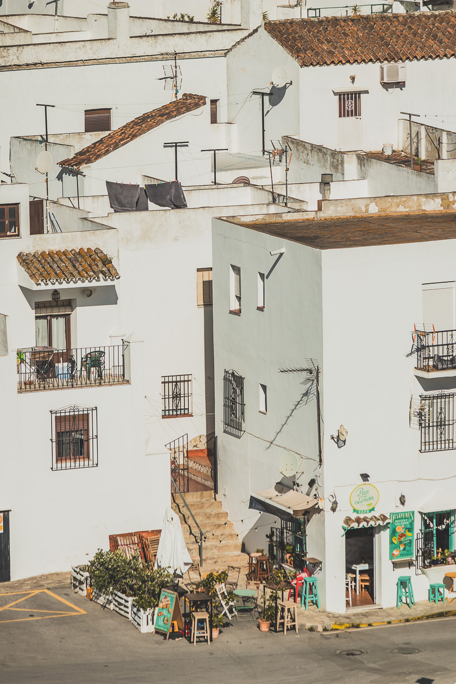 Découvrez nos conseils pour la location d'un van en Andalousie! 🌞 Explorez les paysages époustouflants de l'Andalousie lors d'un road trip inoubliable. Que vous soyez en couple, en famille ou entre amis, profitez de nos astuces pour un voyage sans souci. Cliquez pour tout savoir sur le voyage en van, les meilleures routes, et les destinations à ne pas manquer. 🌍🚐 #VoyageEnVan #RoadTripEnVan #AndalousieEspagne #NatureEspagne #VacancesEspagne #RoadTripEurope #DestinationsDeVoyages