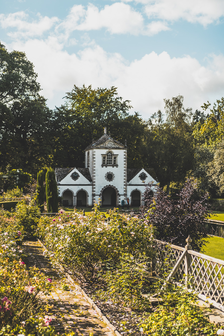 Découvrez le road trip en van ultime à travers la Grande-Bretagne ! Parcourez les paysages époustouflants du Pays de Galles, explorez ses monuments historiques et vivez l'aventure Vanlife. Parfait pour les voyageurs, couples, familles et amis en quête de liberté et de découverte. En route pour un voyage inoubliable à travers l'Europe ! Cliquez pour découvrir nos itinéraires, astuces et conseils pour un road trip parfait au Royaume-Uni. Ne manquez pas cette occasion de créer des souvenirs incroyables !