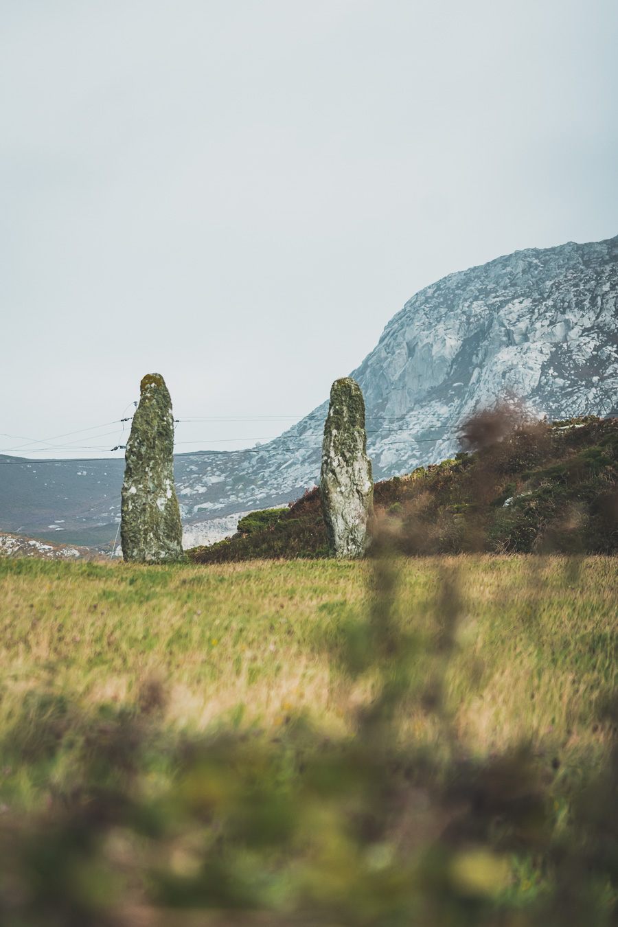 Découvrez le road trip en van ultime à travers la Grande-Bretagne ! Parcourez les paysages époustouflants du Pays de Galles, explorez ses monuments historiques et vivez l'aventure Vanlife. Parfait pour les voyageurs, couples, familles et amis en quête de liberté et de découverte. En route pour un voyage inoubliable à travers l'Europe ! Cliquez pour découvrir nos itinéraires, astuces et conseils pour un road trip parfait au Royaume-Uni. Ne manquez pas cette occasion de créer des souvenirs incroyables !