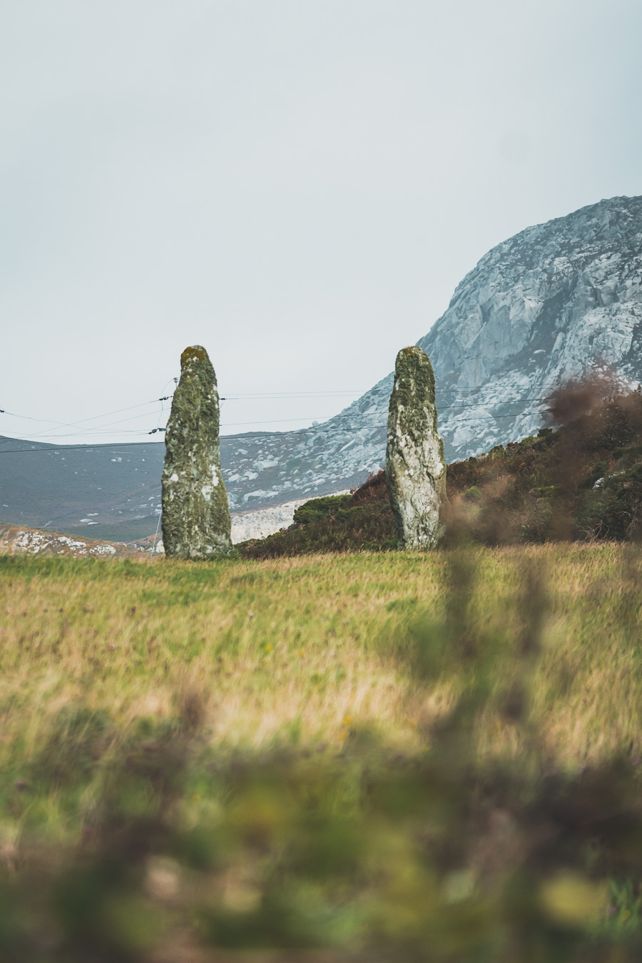 Découvrez le road trip en van ultime à travers la Grande-Bretagne ! Parcourez les paysages époustouflants du Pays de Galles, explorez ses monuments historiques et vivez l'aventure Vanlife. Parfait pour les voyageurs, couples, familles et amis en quête de liberté et de découverte. En route pour un voyage inoubliable à travers l'Europe ! Cliquez pour découvrir nos itinéraires, astuces et conseils pour un road trip parfait au Royaume-Uni. Ne manquez pas cette occasion de créer des souvenirs incroyables !