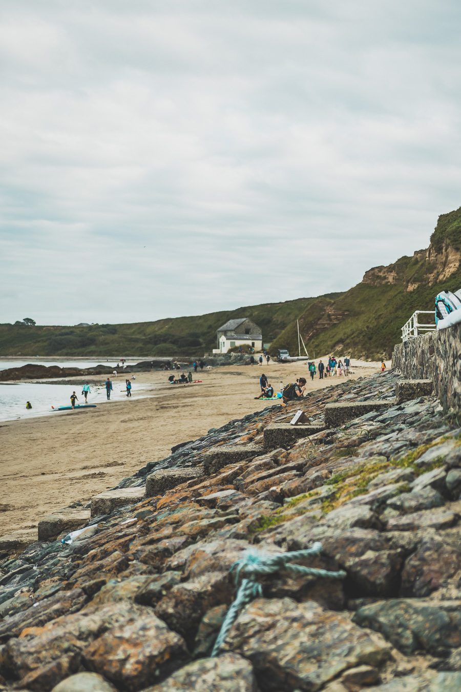 Découvrez le road trip en van ultime à travers la Grande-Bretagne ! Parcourez les paysages époustouflants du Pays de Galles, explorez ses monuments historiques et vivez l'aventure Vanlife. Parfait pour les voyageurs, couples, familles et amis en quête de liberté et de découverte. En route pour un voyage inoubliable à travers l'Europe ! Cliquez pour découvrir nos itinéraires, astuces et conseils pour un road trip parfait au Royaume-Uni. Ne manquez pas cette occasion de créer des souvenirs incroyables !