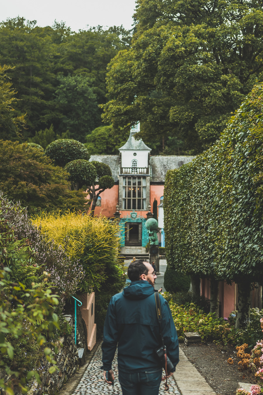 Découvrez le road trip en van ultime à travers la Grande-Bretagne ! Parcourez les paysages époustouflants du Pays de Galles, explorez ses monuments historiques et vivez l'aventure Vanlife. Parfait pour les voyageurs, couples, familles et amis en quête de liberté et de découverte. En route pour un voyage inoubliable à travers l'Europe ! Cliquez pour découvrir nos itinéraires, astuces et conseils pour un road trip parfait au Royaume-Uni. Ne manquez pas cette occasion de créer des souvenirs incroyables !