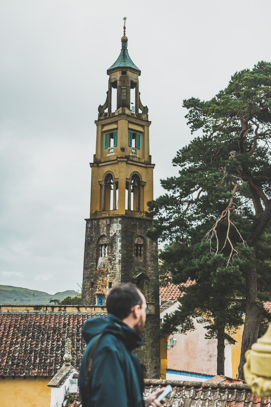 Découvrez le road trip en van ultime à travers la Grande-Bretagne ! Parcourez les paysages époustouflants du Pays de Galles, explorez ses monuments historiques et vivez l'aventure Vanlife. Parfait pour les voyageurs, couples, familles et amis en quête de liberté et de découverte. En route pour un voyage inoubliable à travers l'Europe ! Cliquez pour découvrir nos itinéraires, astuces et conseils pour un road trip parfait au Royaume-Uni. Ne manquez pas cette occasion de créer des souvenirs incroyables !