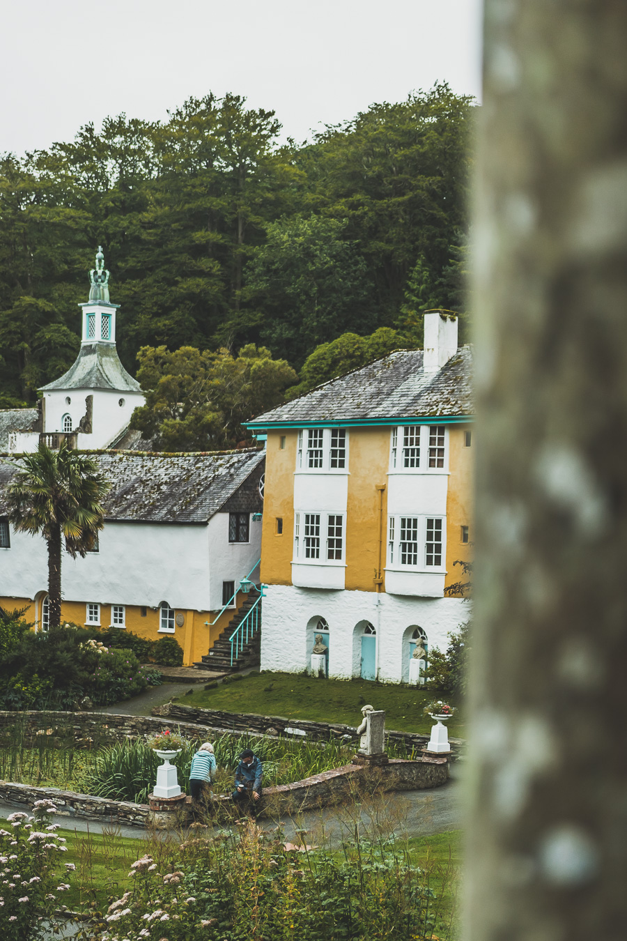 Découvrez le road trip en van ultime à travers la Grande-Bretagne ! Parcourez les paysages époustouflants du Pays de Galles, explorez ses monuments historiques et vivez l'aventure Vanlife. Parfait pour les voyageurs, couples, familles et amis en quête de liberté et de découverte. En route pour un voyage inoubliable à travers l'Europe ! Cliquez pour découvrir nos itinéraires, astuces et conseils pour un road trip parfait au Royaume-Uni. Ne manquez pas cette occasion de créer des souvenirs incroyables !