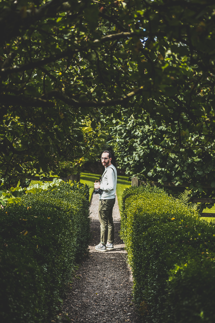 Découvrez les trésors cachés des Cotswolds au Royaume-Uni ! Plongez dans un paysage enchanteur, explorez des villages pittoresques et imprégnez-vous de l'histoire britannique. Parfait pour les road trips en van, les vacances en famille ou entre amis. Préparez-vous à être émerveillés par l'Angleterre rurale. Cliquez pour planifier votre escapade idéale dans le sud de l'Angleterre !