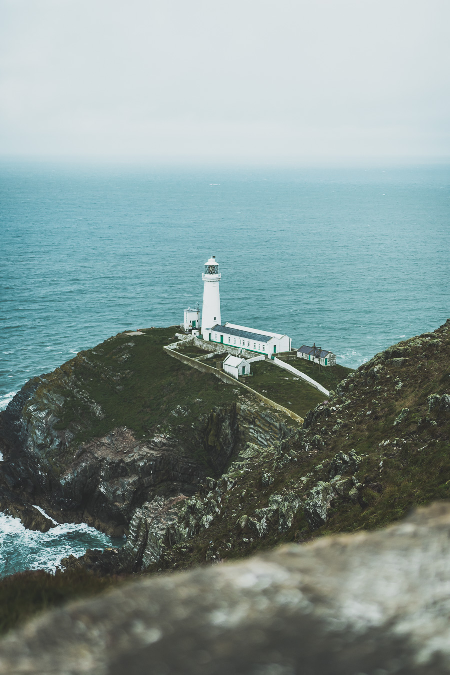 Découvrez le road trip en van ultime à travers la Grande-Bretagne ! Parcourez les paysages époustouflants du Pays de Galles, explorez ses monuments historiques et vivez l'aventure Vanlife. Parfait pour les voyageurs, couples, familles et amis en quête de liberté et de découverte. En route pour un voyage inoubliable à travers l'Europe ! Cliquez pour découvrir nos itinéraires, astuces et conseils pour un road trip parfait au Royaume-Uni. Ne manquez pas cette occasion de créer des souvenirs incroyables !