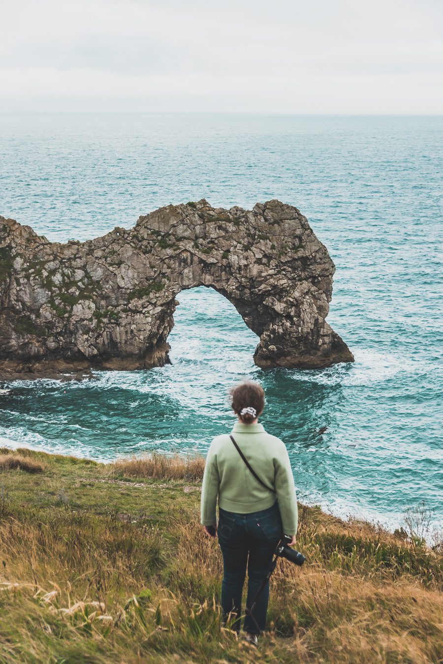 Découvrez les trésors du Sud de l'Angleterre en road trip ! De la beauté des Cotswolds aux falaises du Dorset, explorez des paysages à couper le souffle, des villages charmants et des monuments emblématiques. En van ou en voiture, laissez-vous séduire par la magie des Cornouailles et du Devon. Préparez-vous à des aventures mémorables et des panoramas incroyables. Cliquez pour trouver les meilleurs itinéraires et conseils pratiques pour un voyage inoubliable !