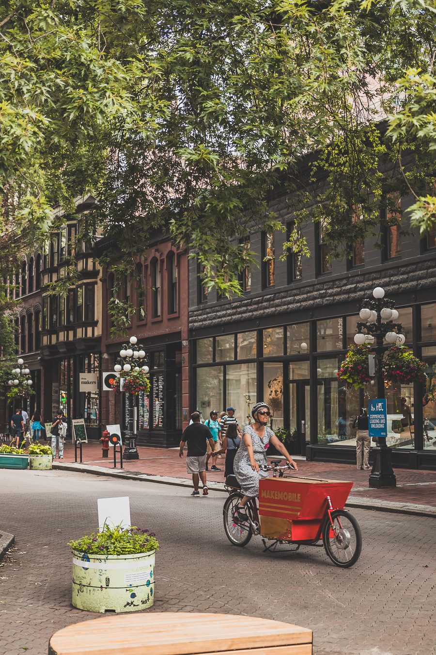 Découvrez Vancouver en seulement 1 jour ! Entre ses paysages à couper le souffle, ses parcs verdoyants et ses quartiers vibrants, cette ville iconique du Canada vous promet une escapade mémorable. Que voir, où aller, comment optimiser votre temps ? Suivez notre guide pour un city trip parfait en Amérique du Nord. Préparez-vous à explorer les incontournables de Vancouver et à vivre une journée riche en découvertes. Cliquez ici pour tous nos conseils et astuces !