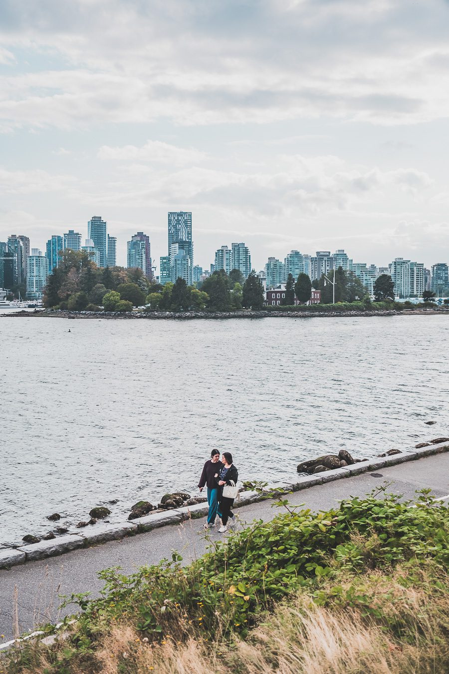 Découvrez Vancouver en seulement 1 jour ! Entre ses paysages à couper le souffle, ses parcs verdoyants et ses quartiers vibrants, cette ville iconique du Canada vous promet une escapade mémorable. Que voir, où aller, comment optimiser votre temps ? Suivez notre guide pour un city trip parfait en Amérique du Nord. Préparez-vous à explorer les incontournables de Vancouver et à vivre une journée riche en découvertes. Cliquez ici pour tous nos conseils et astuces !