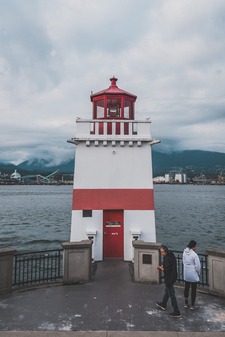 Découvrez Vancouver en seulement 1 jour ! Entre ses paysages à couper le souffle, ses parcs verdoyants et ses quartiers vibrants, cette ville iconique du Canada vous promet une escapade mémorable. Que voir, où aller, comment optimiser votre temps ? Suivez notre guide pour un city trip parfait en Amérique du Nord. Préparez-vous à explorer les incontournables de Vancouver et à vivre une journée riche en découvertes. Cliquez ici pour tous nos conseils et astuces !