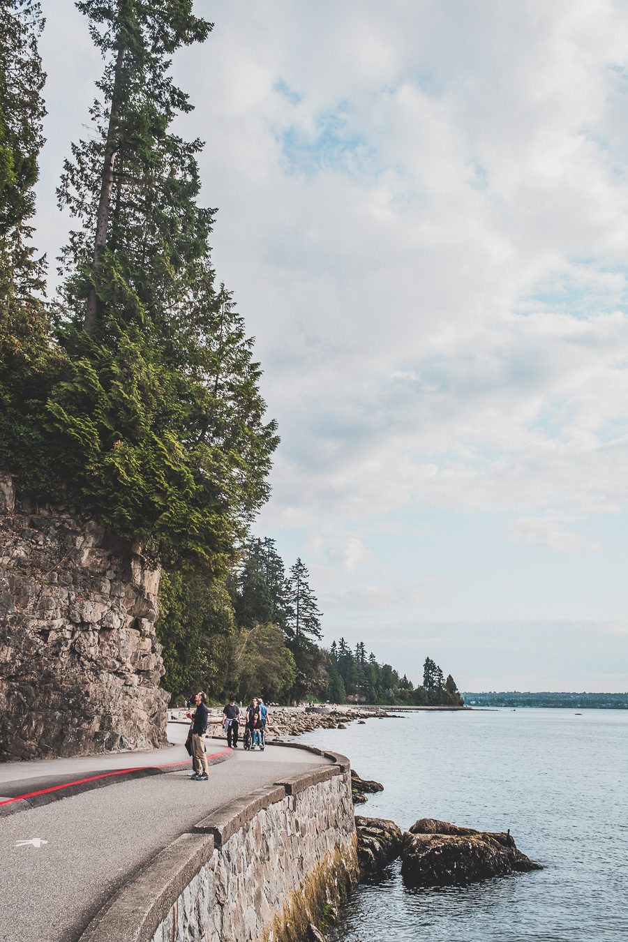 Découvrez Vancouver en seulement 1 jour ! Entre ses paysages à couper le souffle, ses parcs verdoyants et ses quartiers vibrants, cette ville iconique du Canada vous promet une escapade mémorable. Que voir, où aller, comment optimiser votre temps ? Suivez notre guide pour un city trip parfait en Amérique du Nord. Préparez-vous à explorer les incontournables de Vancouver et à vivre une journée riche en découvertes. Cliquez ici pour tous nos conseils et astuces !