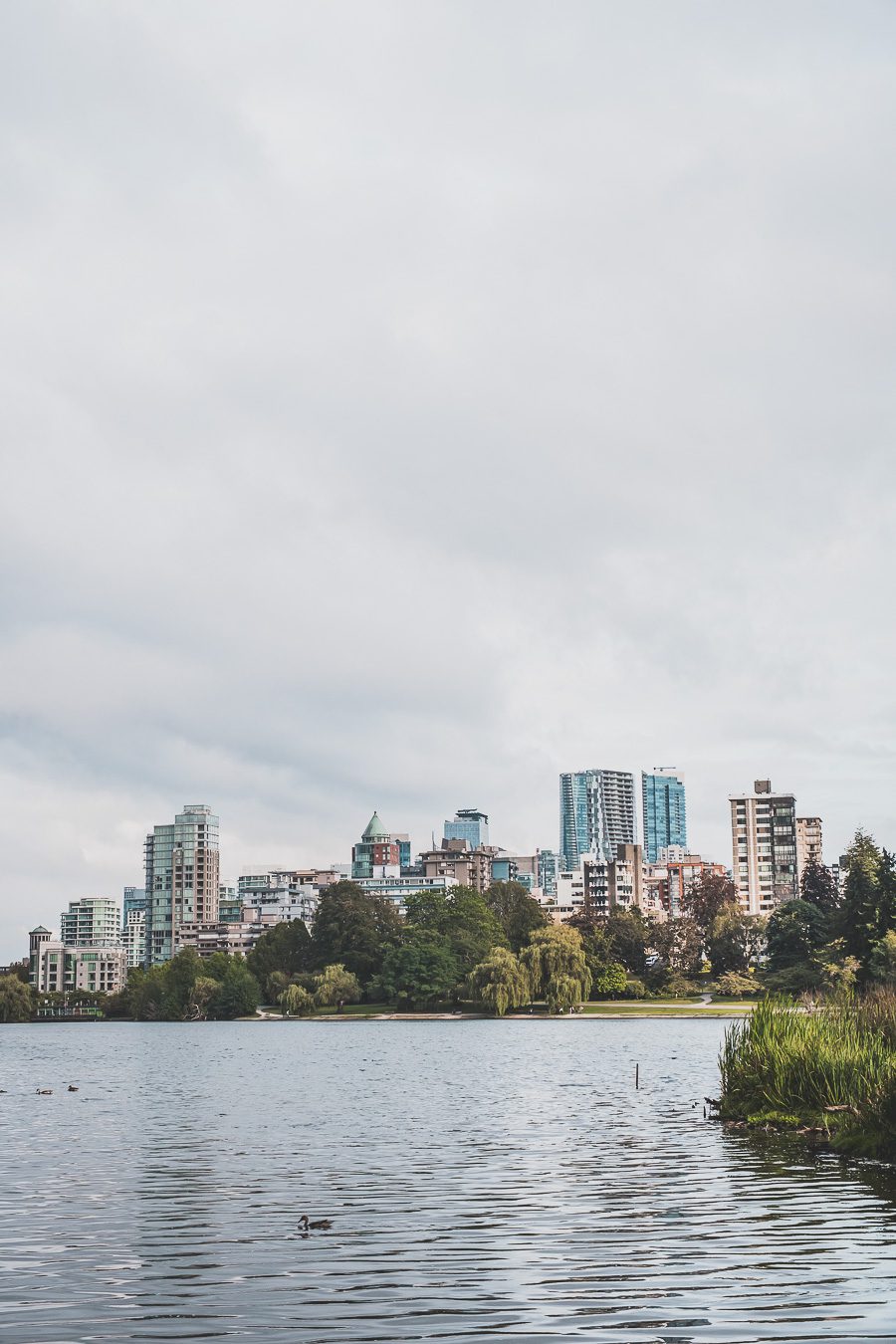 Découvrez Vancouver en seulement 1 jour ! Entre ses paysages à couper le souffle, ses parcs verdoyants et ses quartiers vibrants, cette ville iconique du Canada vous promet une escapade mémorable. Que voir, où aller, comment optimiser votre temps ? Suivez notre guide pour un city trip parfait en Amérique du Nord. Préparez-vous à explorer les incontournables de Vancouver et à vivre une journée riche en découvertes. Cliquez ici pour tous nos conseils et astuces !