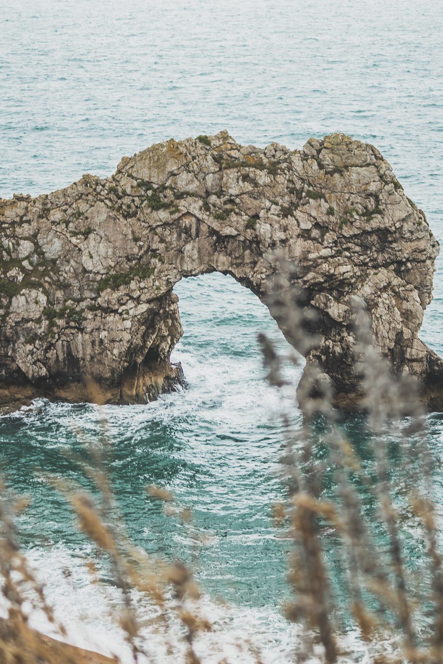 🌍 Partez en road trip en Angleterre ! 🏞️ Explorez les paysages époustouflants des Cotswolds, les plages de rêve en Cornouailles, et les charmants villages du Dorset et du Devon. 🚐 Parfait pour les vanlifers, couples, familles ou amis, partez à l’aventure au Royaume-Uni et créez des souvenirs magiques. 🌅 Cliquez pour planifier votre voyage en Angleterre dès maintenant et vivez une escapade unique en Europe ! 🗺️✨