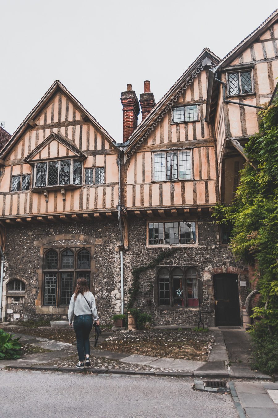 🌍 Partez en road trip en Angleterre ! 🏞️ Explorez les paysages époustouflants des Cotswolds, les plages de rêve en Cornouailles, et les charmants villages du Dorset et du Devon. 🚐 Parfait pour les vanlifers, couples, familles ou amis, partez à l’aventure au Royaume-Uni et créez des souvenirs magiques. 🌅 Cliquez pour planifier votre voyage en Angleterre dès maintenant et vivez une escapade unique en Europe ! 🗺️✨