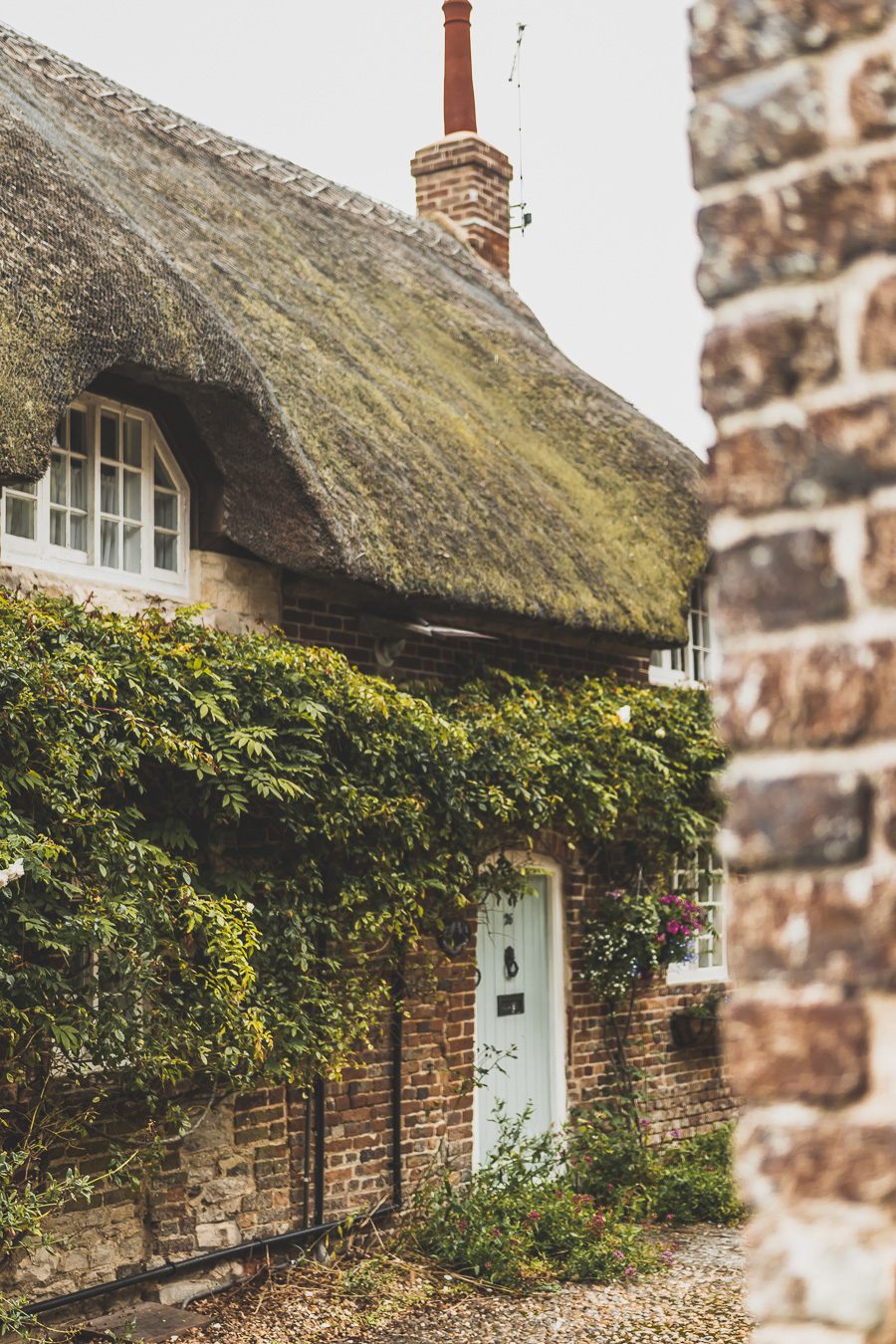 🌍 Partez en road trip en Angleterre ! 🏞️ Explorez les paysages époustouflants des Cotswolds, les plages de rêve en Cornouailles, et les charmants villages du Dorset et du Devon. 🚐 Parfait pour les vanlifers, couples, familles ou amis, partez à l’aventure au Royaume-Uni et créez des souvenirs magiques. 🌅 Cliquez pour planifier votre voyage en Angleterre dès maintenant et vivez une escapade unique en Europe ! 🗺️✨