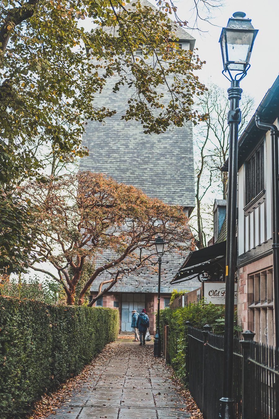 Découvrez les merveilles de l’Angleterre à travers un road trip inoubliable ! Parcourez le Nord de l’Angleterre, explorez le Lake District et le Peak District, et laissez-vous séduire par les paysages époustouflants et monuments emblématiques du Royaume-Uni. Que vous soyez en van, en famille ou entre amis, ce voyage promet des souvenirs uniques. Cliquez pour préparer votre prochaine aventure et vivez la magie d’un road trip en Europe dès maintenant !