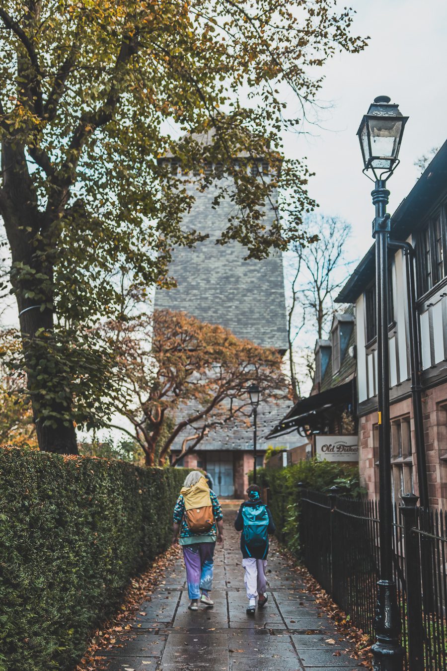 Découvrez les merveilles de l’Angleterre à travers un road trip inoubliable ! Parcourez le Nord de l’Angleterre, explorez le Lake District et le Peak District, et laissez-vous séduire par les paysages époustouflants et monuments emblématiques du Royaume-Uni. Que vous soyez en van, en famille ou entre amis, ce voyage promet des souvenirs uniques. Cliquez pour préparer votre prochaine aventure et vivez la magie d’un road trip en Europe dès maintenant !