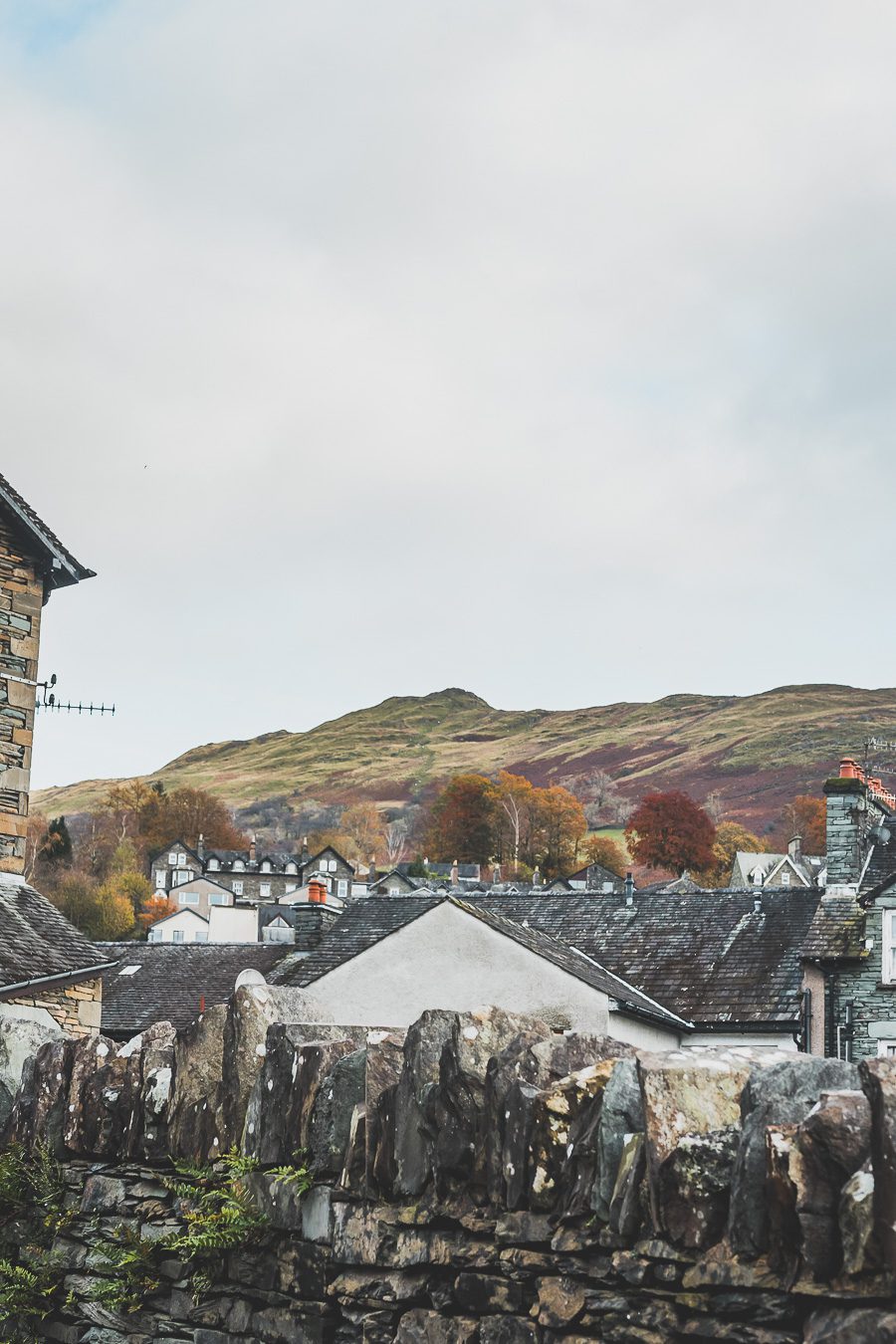 Découvrez les merveilles de l’Angleterre à travers un road trip inoubliable ! Parcourez le Nord de l’Angleterre, explorez le Lake District et le Peak District, et laissez-vous séduire par les paysages époustouflants et monuments emblématiques du Royaume-Uni. Que vous soyez en van, en famille ou entre amis, ce voyage promet des souvenirs uniques. Cliquez pour préparer votre prochaine aventure et vivez la magie d’un road trip en Europe dès maintenant !