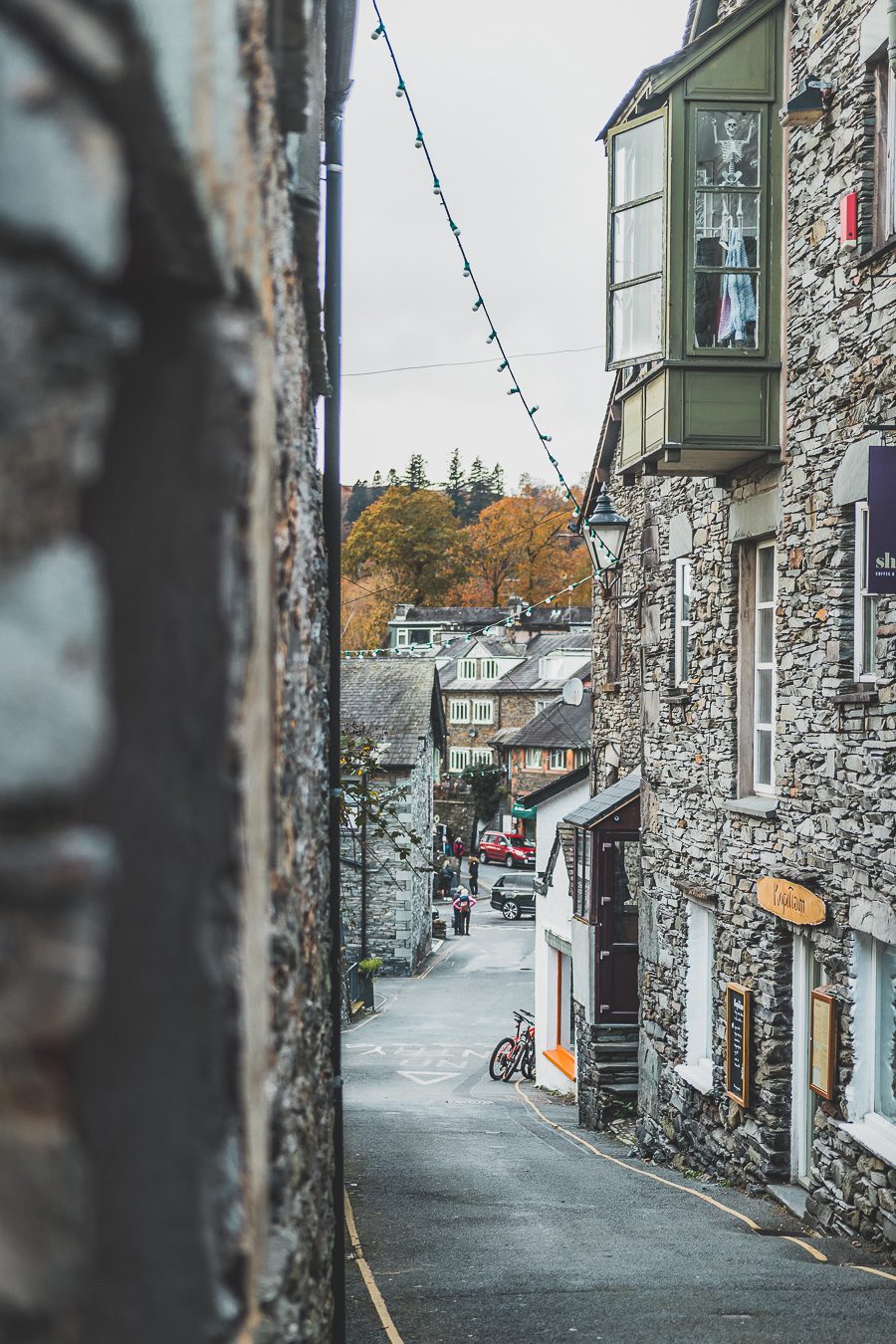 Découvrez les merveilles de l’Angleterre à travers un road trip inoubliable ! Parcourez le Nord de l’Angleterre, explorez le Lake District et le Peak District, et laissez-vous séduire par les paysages époustouflants et monuments emblématiques du Royaume-Uni. Que vous soyez en van, en famille ou entre amis, ce voyage promet des souvenirs uniques. Cliquez pour préparer votre prochaine aventure et vivez la magie d’un road trip en Europe dès maintenant !