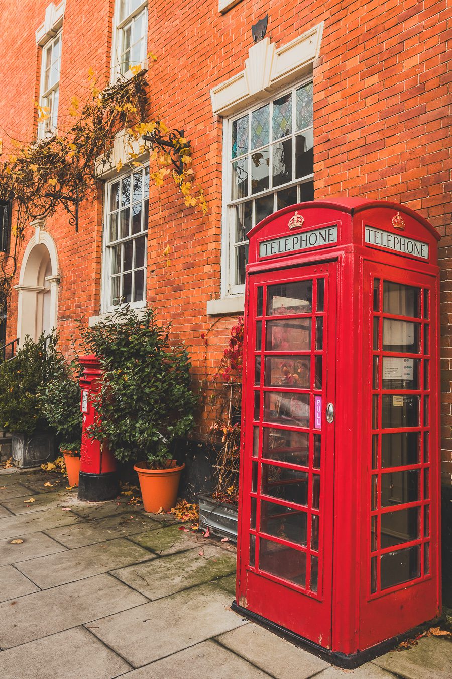 Découvrez les merveilles de l’Angleterre à travers un road trip inoubliable ! Parcourez le Nord de l’Angleterre, explorez le Lake District et le Peak District, et laissez-vous séduire par les paysages époustouflants et monuments emblématiques du Royaume-Uni. Que vous soyez en van, en famille ou entre amis, ce voyage promet des souvenirs uniques. Cliquez pour préparer votre prochaine aventure et vivez la magie d’un road trip en Europe dès maintenant !