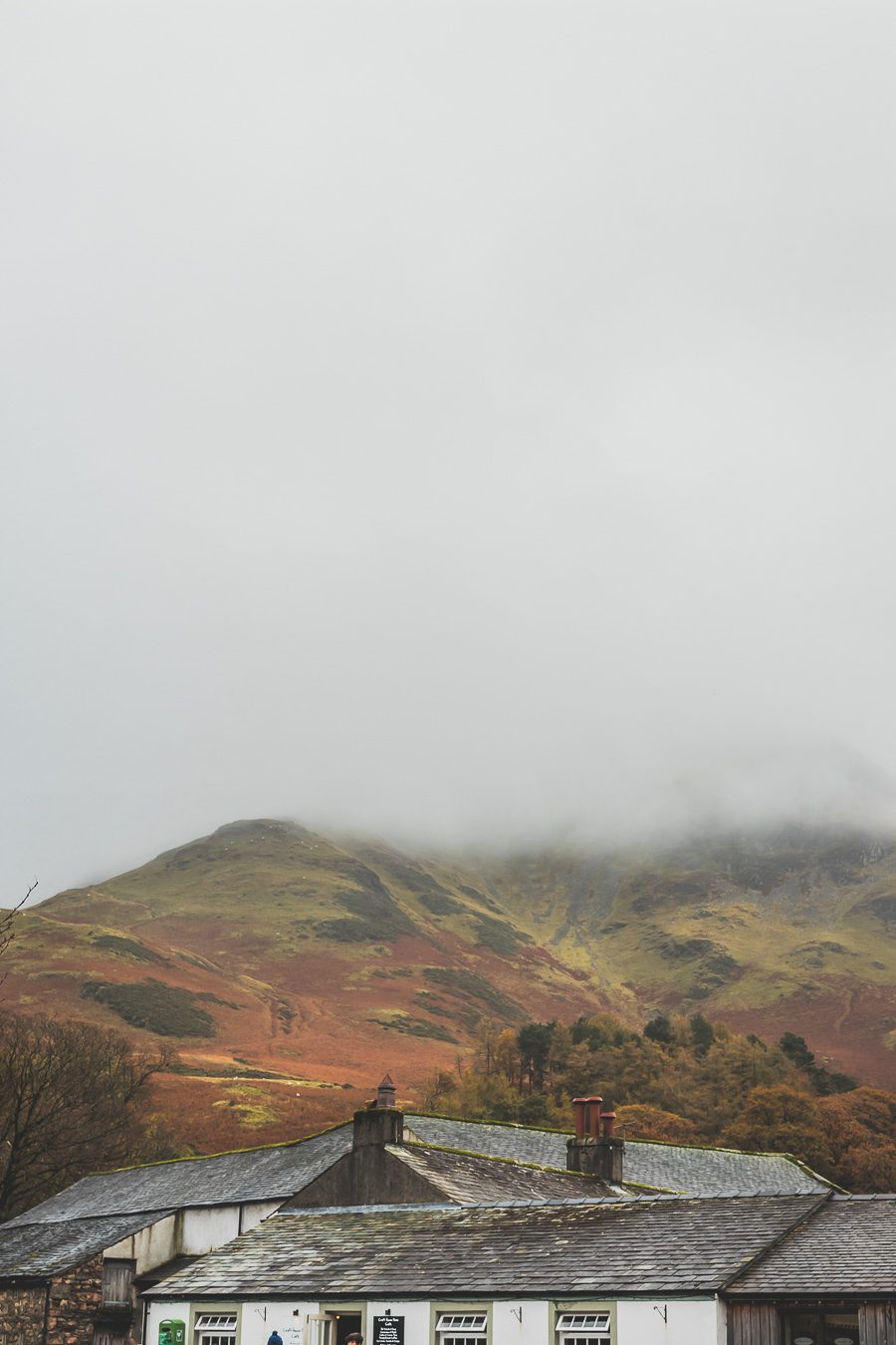 Découvrez les merveilles de l’Angleterre à travers un road trip inoubliable ! Parcourez le Nord de l’Angleterre, explorez le Lake District et le Peak District, et laissez-vous séduire par les paysages époustouflants et monuments emblématiques du Royaume-Uni. Que vous soyez en van, en famille ou entre amis, ce voyage promet des souvenirs uniques. Cliquez pour préparer votre prochaine aventure et vivez la magie d’un road trip en Europe dès maintenant !