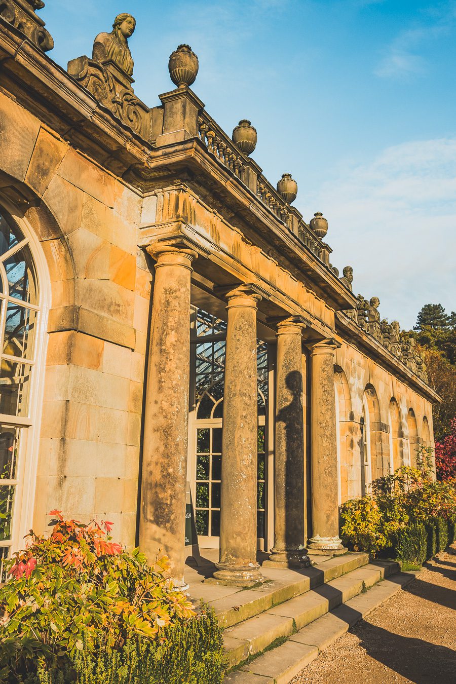 Découvrez les merveilles de l’Angleterre à travers un road trip inoubliable ! Parcourez le Nord de l’Angleterre, explorez le Lake District et le Peak District, et laissez-vous séduire par les paysages époustouflants et monuments emblématiques du Royaume-Uni. Que vous soyez en van, en famille ou entre amis, ce voyage promet des souvenirs uniques. Cliquez pour préparer votre prochaine aventure et vivez la magie d’un road trip en Europe dès maintenant !