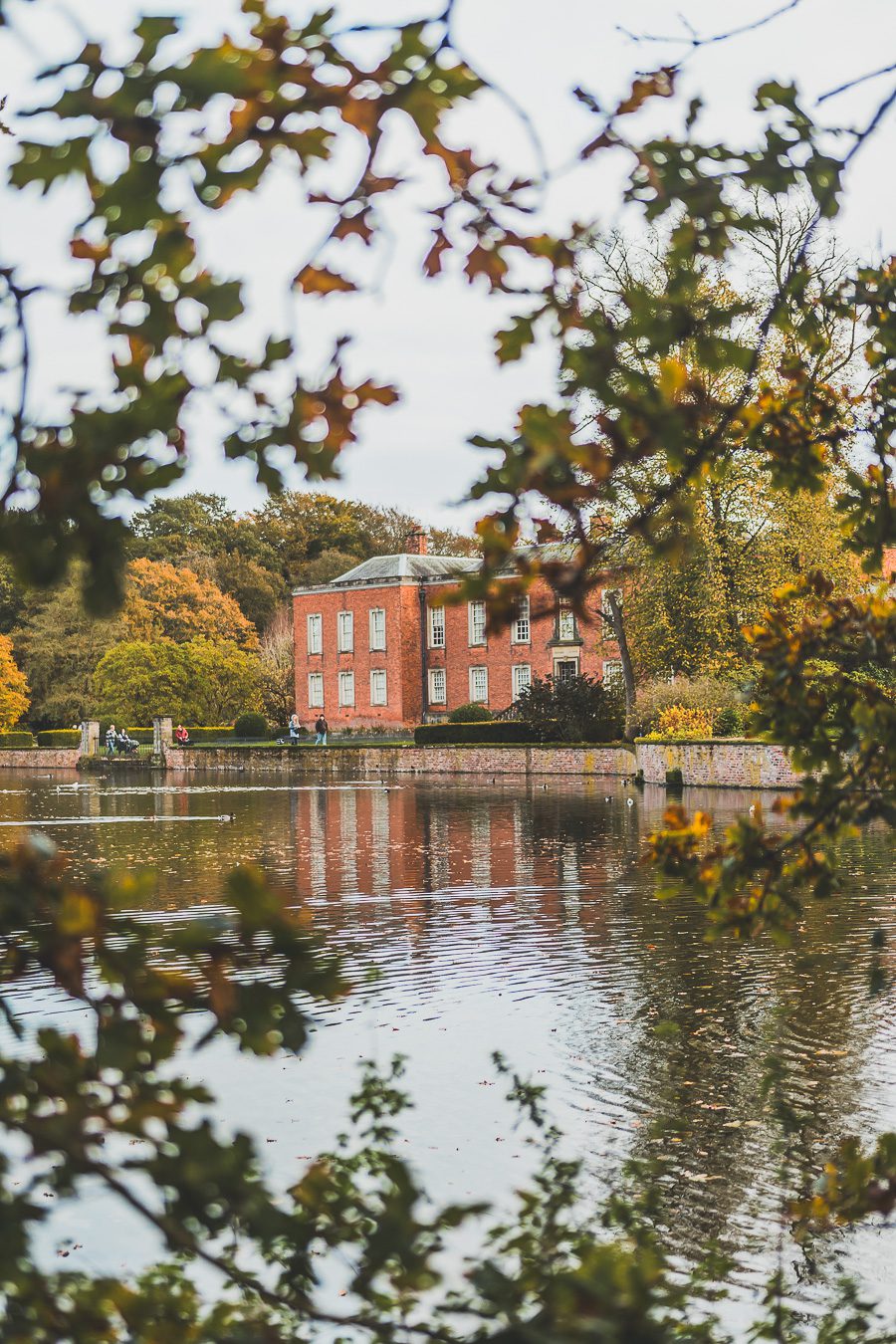 Découvrez les merveilles de l’Angleterre à travers un road trip inoubliable ! Parcourez le Nord de l’Angleterre, explorez le Lake District et le Peak District, et laissez-vous séduire par les paysages époustouflants et monuments emblématiques du Royaume-Uni. Que vous soyez en van, en famille ou entre amis, ce voyage promet des souvenirs uniques. Cliquez pour préparer votre prochaine aventure et vivez la magie d’un road trip en Europe dès maintenant !