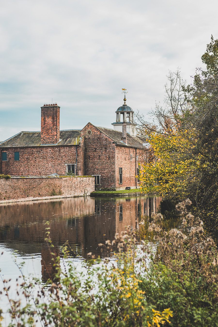 Découvrez les merveilles de l’Angleterre à travers un road trip inoubliable ! Parcourez le Nord de l’Angleterre, explorez le Lake District et le Peak District, et laissez-vous séduire par les paysages époustouflants et monuments emblématiques du Royaume-Uni. Que vous soyez en van, en famille ou entre amis, ce voyage promet des souvenirs uniques. Cliquez pour préparer votre prochaine aventure et vivez la magie d’un road trip en Europe dès maintenant !