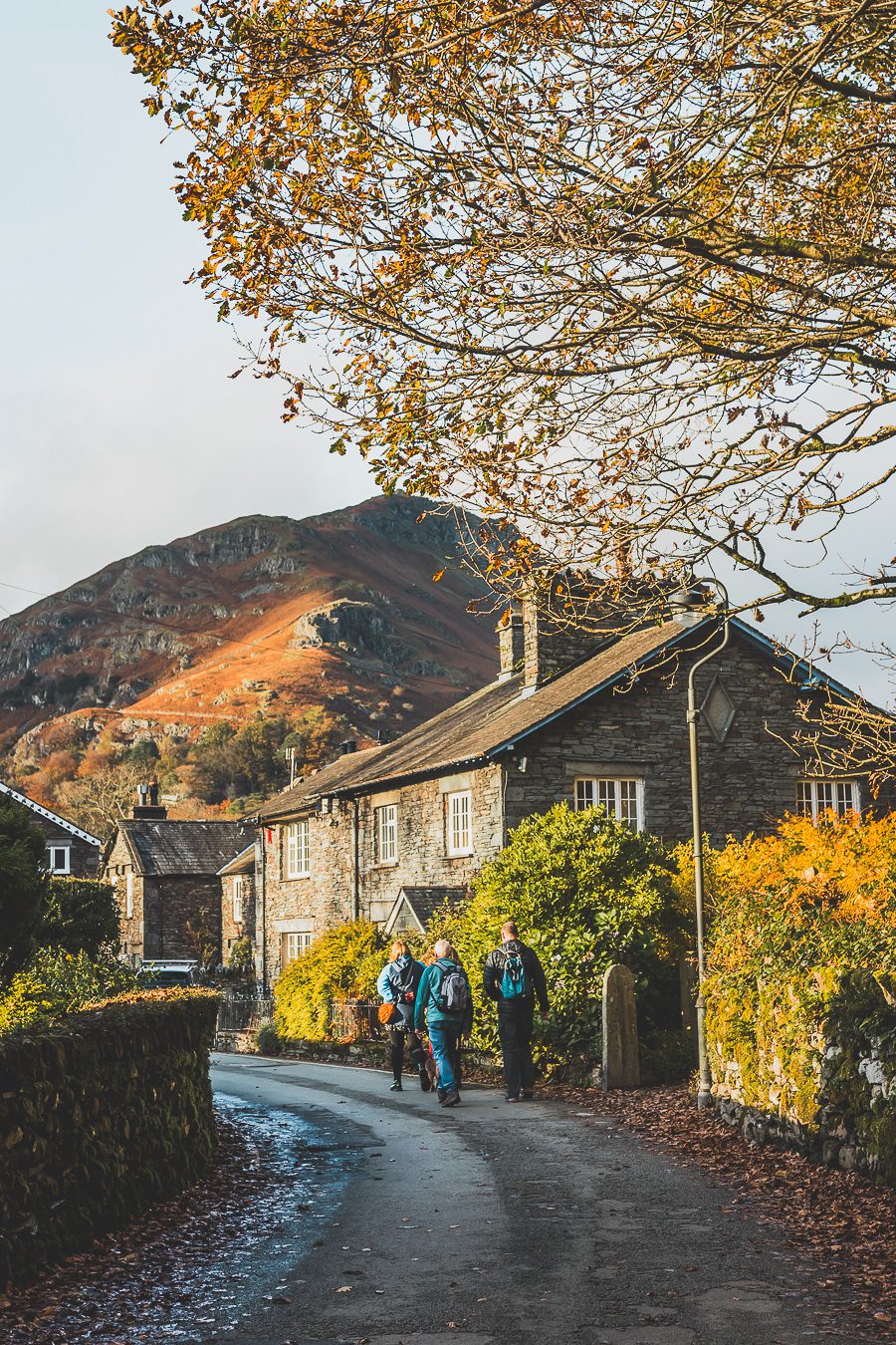 Découvrez les merveilles de l’Angleterre à travers un road trip inoubliable ! Parcourez le Nord de l’Angleterre, explorez le Lake District et le Peak District, et laissez-vous séduire par les paysages époustouflants et monuments emblématiques du Royaume-Uni. Que vous soyez en van, en famille ou entre amis, ce voyage promet des souvenirs uniques. Cliquez pour préparer votre prochaine aventure et vivez la magie d’un road trip en Europe dès maintenant !