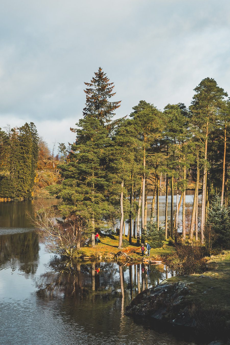 Découvrez les merveilles de l’Angleterre à travers un road trip inoubliable ! Parcourez le Nord de l’Angleterre, explorez le Lake District et le Peak District, et laissez-vous séduire par les paysages époustouflants et monuments emblématiques du Royaume-Uni. Que vous soyez en van, en famille ou entre amis, ce voyage promet des souvenirs uniques. Cliquez pour préparer votre prochaine aventure et vivez la magie d’un road trip en Europe dès maintenant !