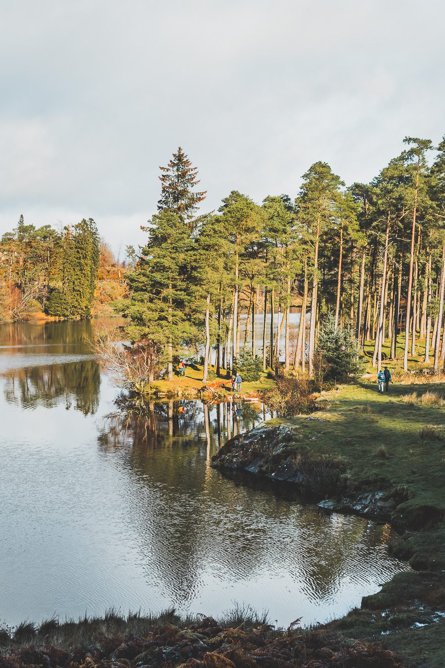 Découvrez les merveilles de l’Angleterre à travers un road trip inoubliable ! Parcourez le Nord de l’Angleterre, explorez le Lake District et le Peak District, et laissez-vous séduire par les paysages époustouflants et monuments emblématiques du Royaume-Uni. Que vous soyez en van, en famille ou entre amis, ce voyage promet des souvenirs uniques. Cliquez pour préparer votre prochaine aventure et vivez la magie d’un road trip en Europe dès maintenant !