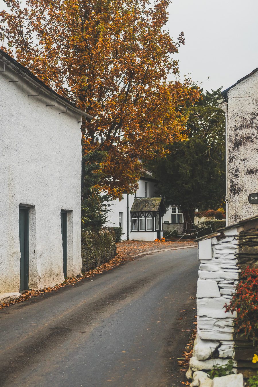 Découvrez les merveilles de l’Angleterre à travers un road trip inoubliable ! Parcourez le Nord de l’Angleterre, explorez le Lake District et le Peak District, et laissez-vous séduire par les paysages époustouflants et monuments emblématiques du Royaume-Uni. Que vous soyez en van, en famille ou entre amis, ce voyage promet des souvenirs uniques. Cliquez pour préparer votre prochaine aventure et vivez la magie d’un road trip en Europe dès maintenant !