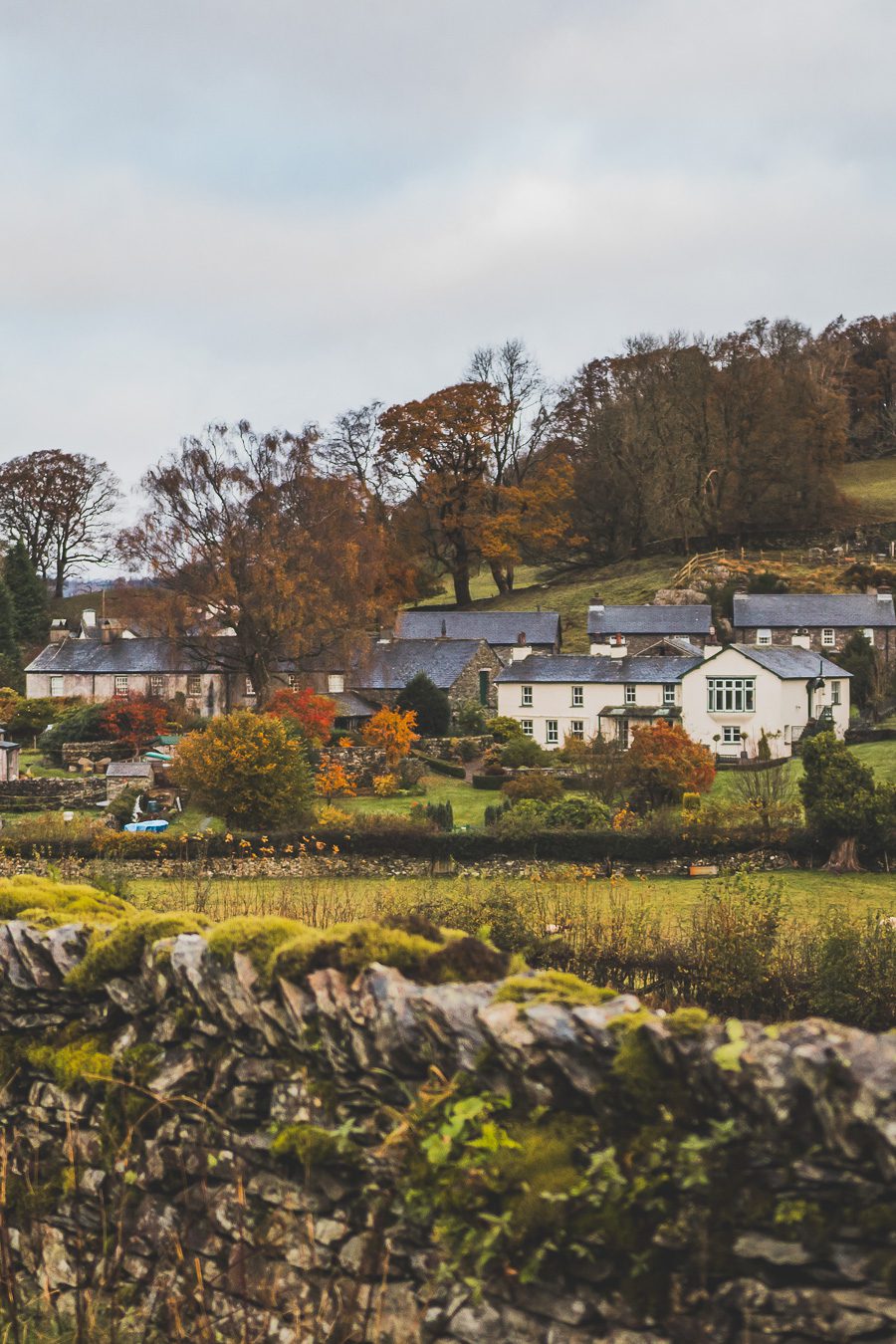 Découvrez les merveilles de l’Angleterre à travers un road trip inoubliable ! Parcourez le Nord de l’Angleterre, explorez le Lake District et le Peak District, et laissez-vous séduire par les paysages époustouflants et monuments emblématiques du Royaume-Uni. Que vous soyez en van, en famille ou entre amis, ce voyage promet des souvenirs uniques. Cliquez pour préparer votre prochaine aventure et vivez la magie d’un road trip en Europe dès maintenant !